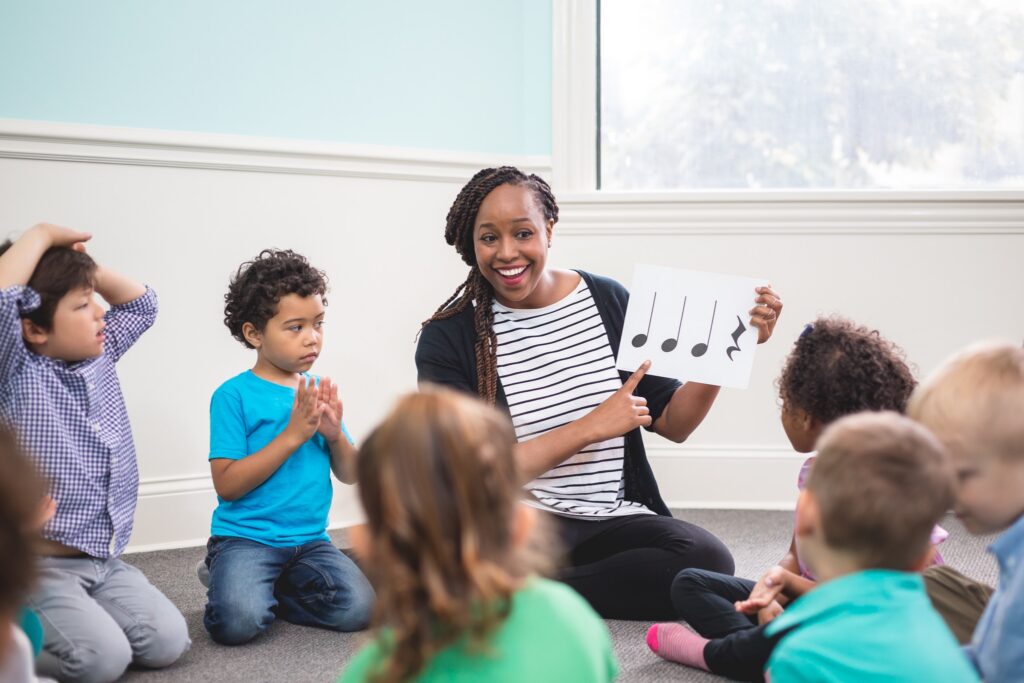 Students learn about quarter notes at Bucktown Music in Chicago, IL. 