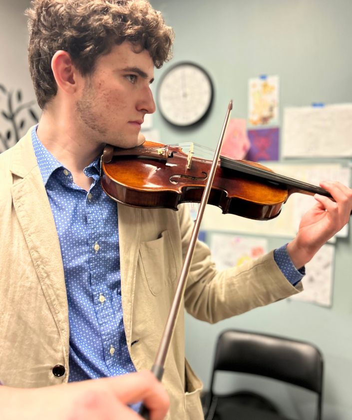 violin student playing the violin
