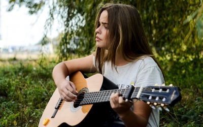 How to Play the Guitar and Sing at the Same Time