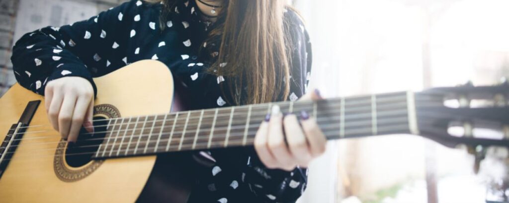 girl playing the guitar