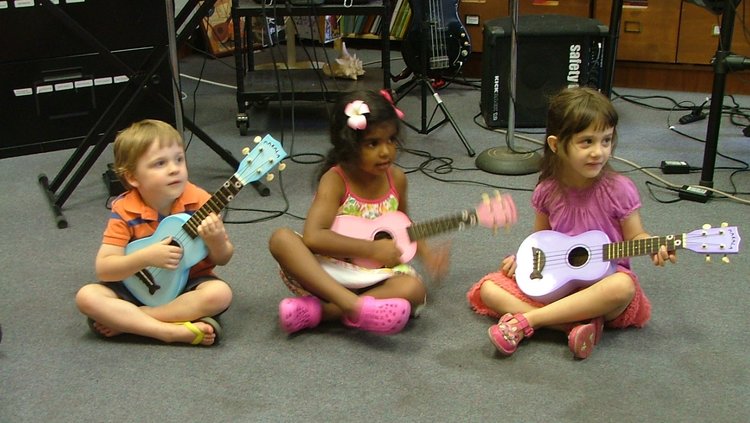 kids playing ukulele