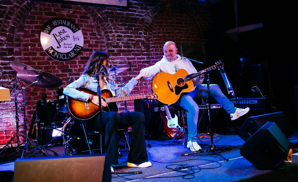 guitar teacher giving lessons in caldwell nj