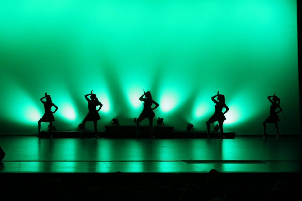 contemporary dancers on stage