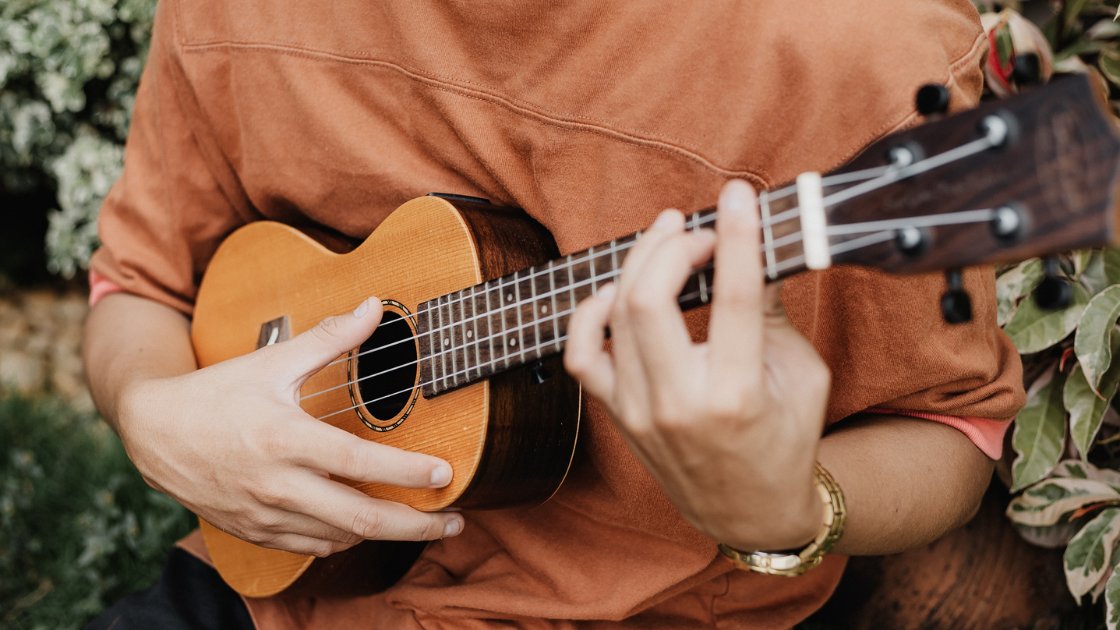 tampa music school student playing chords on ukulele