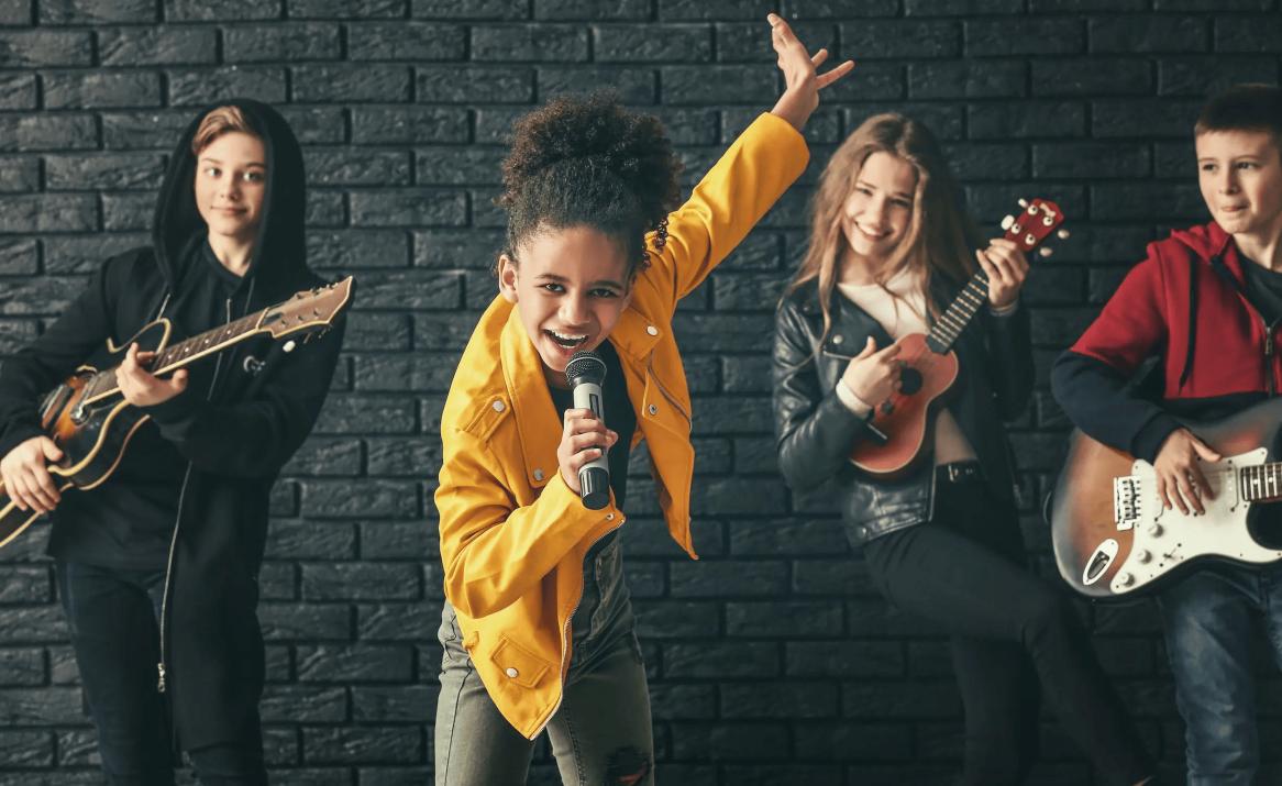 Are Group Vocal Lessons or Private Voice Lessons More Effective?