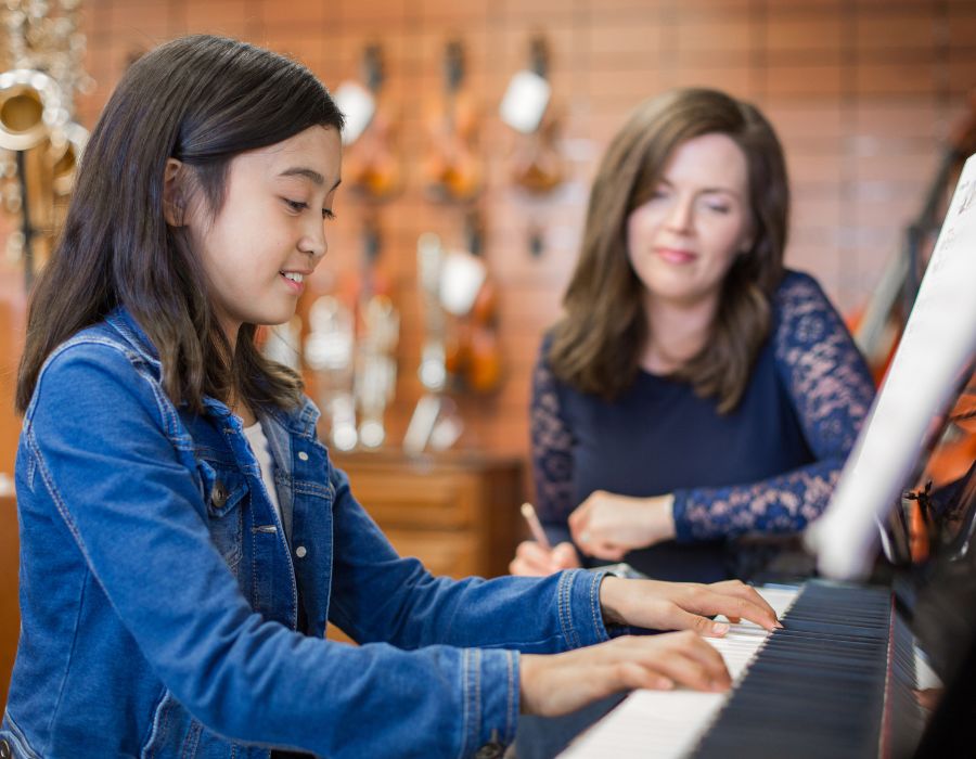 student playing the piano in the piano class Orland Park IL
