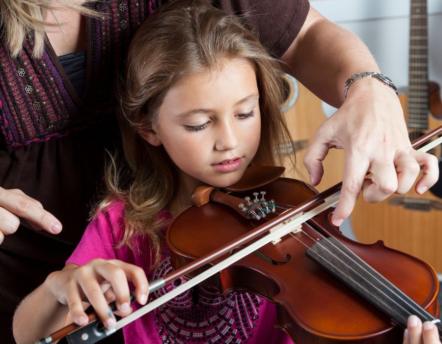 Student Playing the violin Orland Park IL