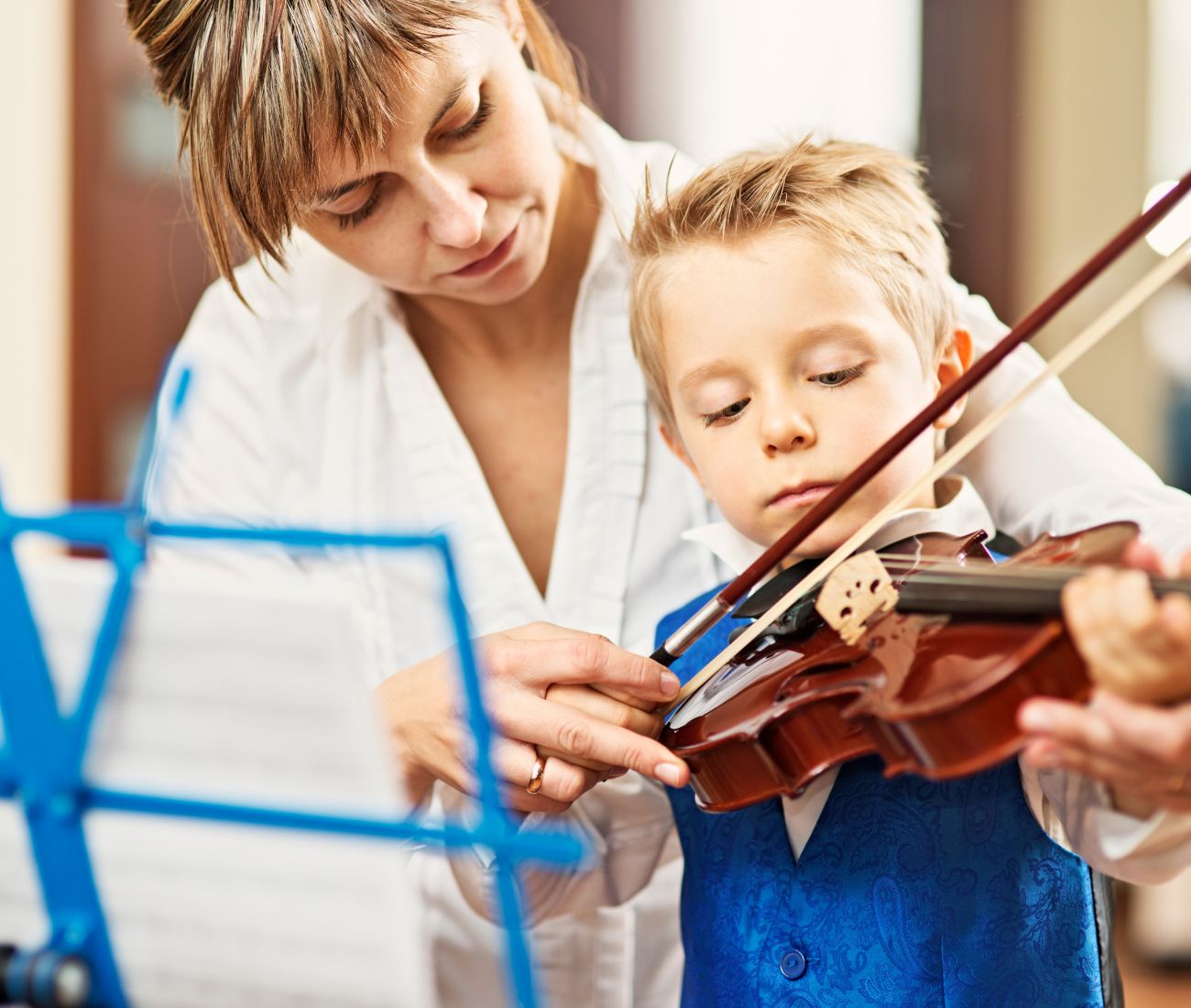 violin-teacher-showing-the-student-how-to-play-the-violin