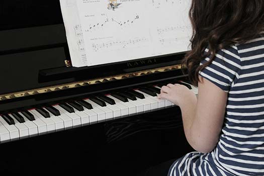 piano lessons student