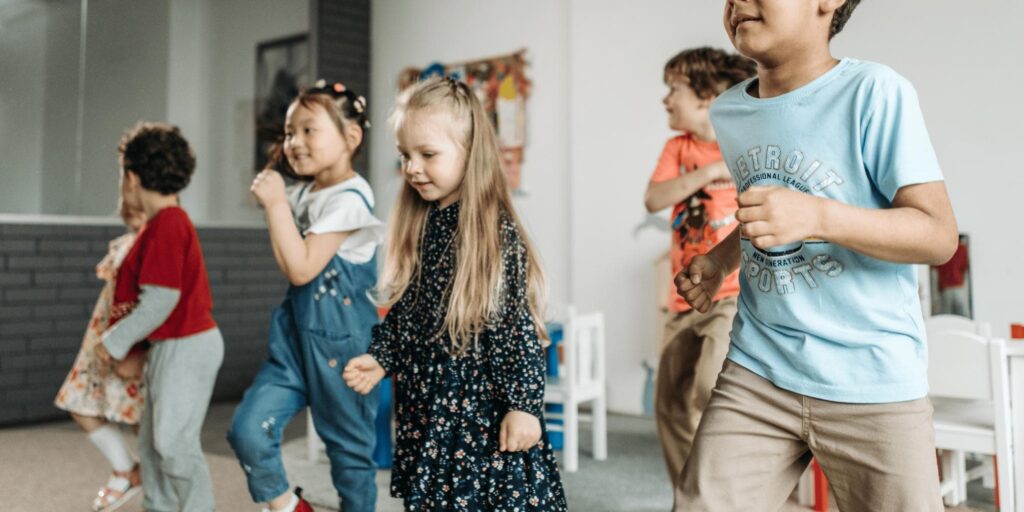 young kids dancing in the dancing studio